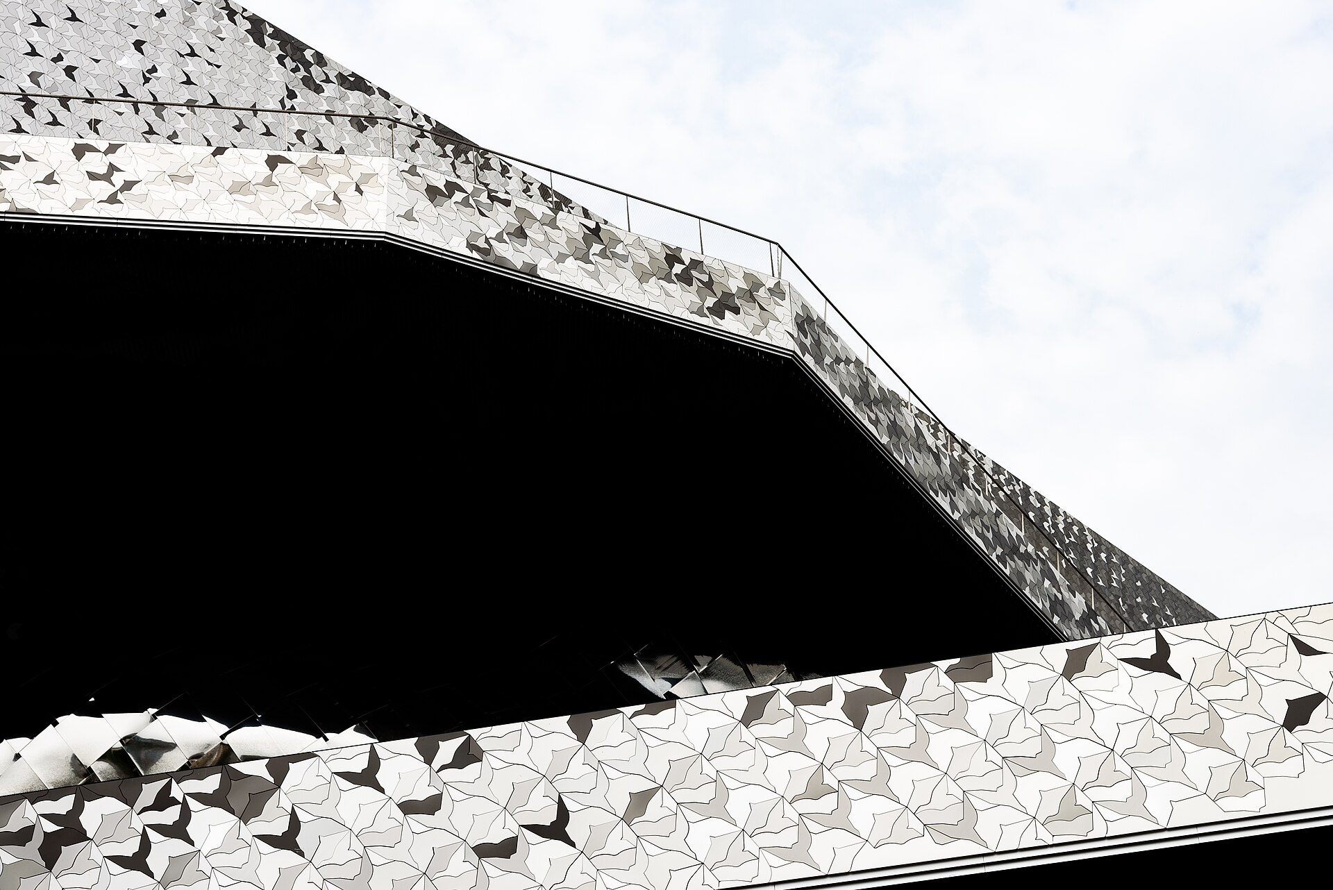 La Philharmonie de Paris, conçue par Jean Nouvel, dans le parc de la Villette.