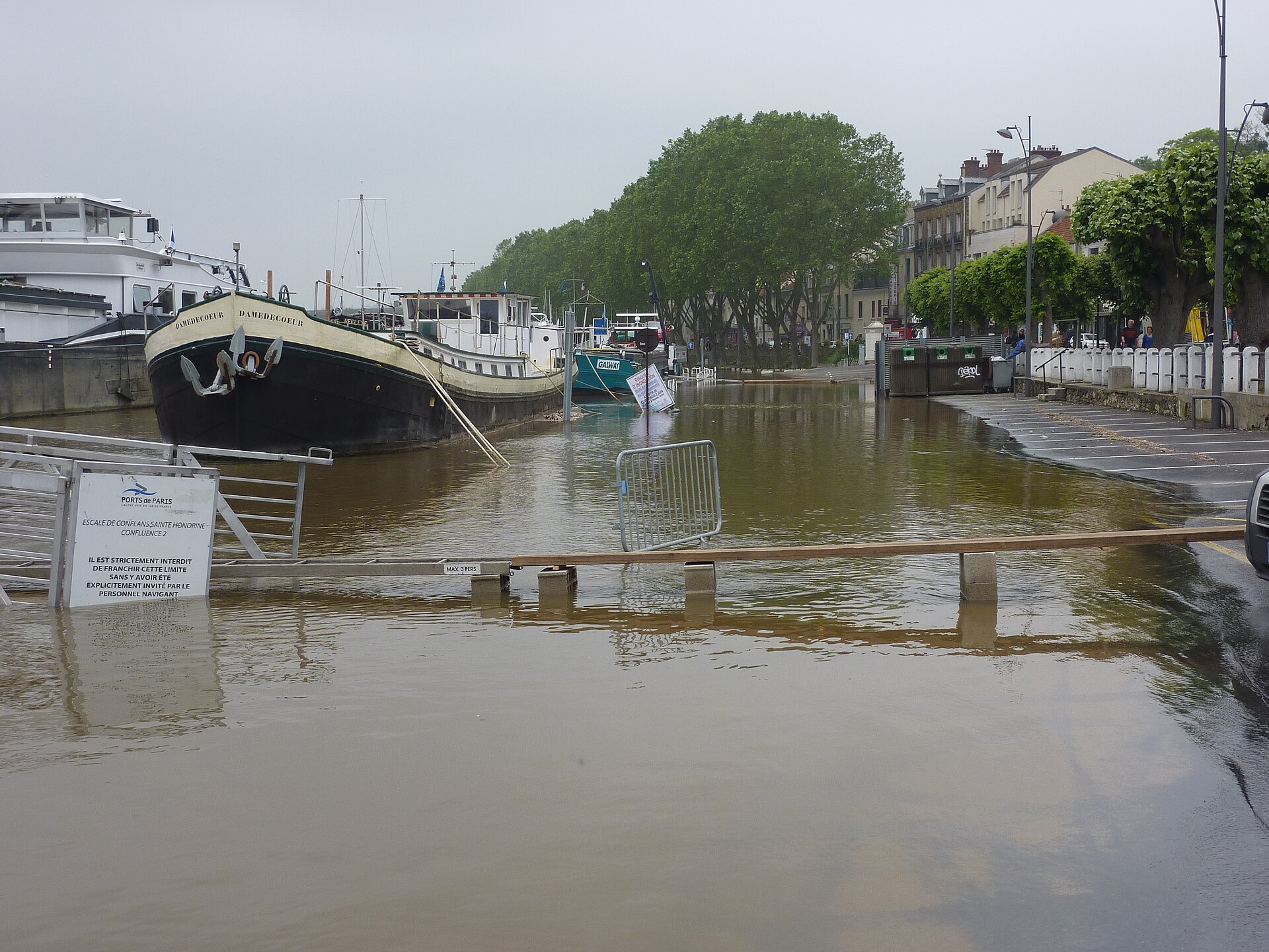 Les berges de la Seine à Conflans-Sainte-Honorine, partiellement inondées.